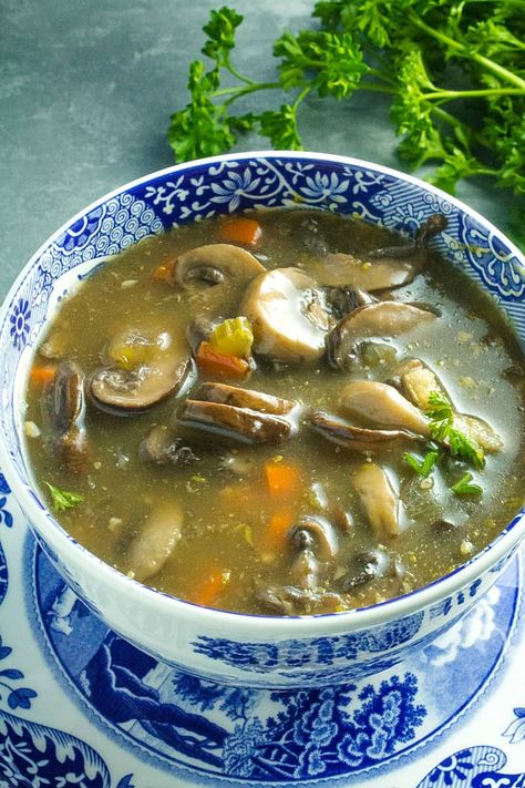 Healthy Mushroom Soup Recipe – Must Love Home Healthy Mushroom Soup, Spicy Soup Recipes, Soup Maker Recipes, Mushroom Recipes Healthy, Mushroom Soup Recipe, Recipe Low Carb, Mushroom Soup Recipes, Spicy Soup, Veggie Soup