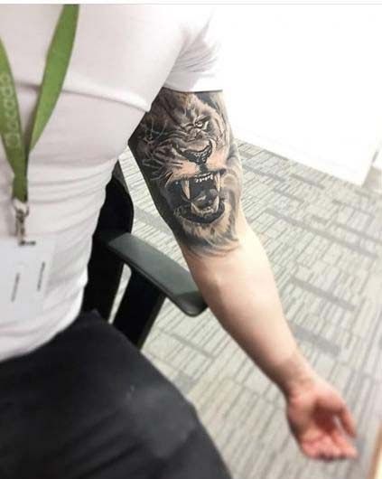 snarling tiger inner bicep tattoo for men Tato Joker, Tattoo Bicep, Lion Arm Tattoo, Bicep Tattoo Men, Inner Bicep Tattoo, Lion Tattoo Sleeves, Tato Lengan, Lion Tattoo Design, Bicep Tattoo