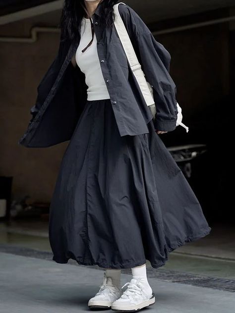 Gorgeous!! I have no words!! Skirt With T Shirt Outfit, Skirts With Shirts, Japan Street Style Women, Japanese Street Fashion Women, Long Skirt Ideas, Japanese Womens Fashion, Japanese Style Outfits, Japanese Outfits Casual, Japan Fashion Casual