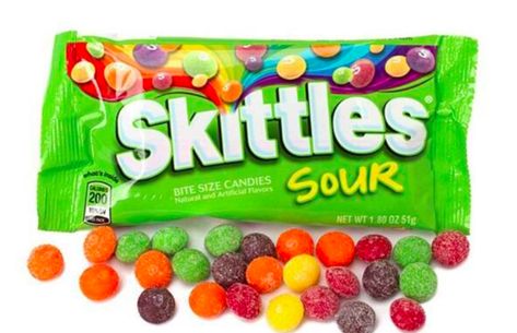 Sour Skittles Sour Candies, Skittles Candy, Sour Skittles, Beach Candy, Sour Fruit, Fruit Roll Ups, Candy Brands, Chewy Candy, Reeses Peanut Butter Cups