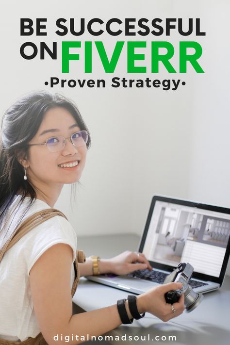 The freelance platform Fiverr is a great place for freelancers to make money online. Here you can work from home and find remote jobs even as a beginner without previous experiences. But due to the competition, it can be hard to find an online jobs as a freelancer on the platform. This article gives you a step by step guide on how to make money on Fiverr, incl. the best Fiverr tips! Blogging Photography, Freelancing Tips, Freelance Writing Jobs, Wellness Trends, Fiverr Gigs, Extra Money Online, Photography Illustration, Budgeting Money, Content Writing