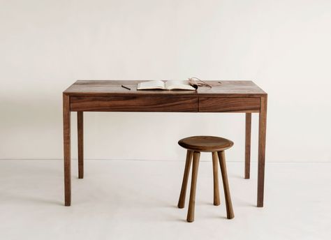 Writing Desk — Richard Watson Desk Top Ideas, Wooden Study Table, Computer Desk Design, Joinery Details, Tree House Designs, Walnut Desks, Traditional Table, Computer Table, Writing Pad