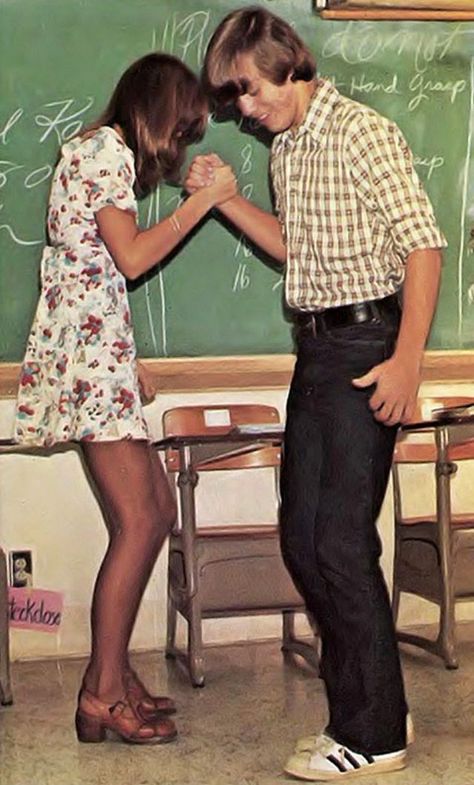 1970s Aesthetic, 60s 70s Fashion, 70s Inspired Fashion, 70s Aesthetic, 70s Vibes, Vintage School, School Looks, 70s Inspired, Retro Aesthetic