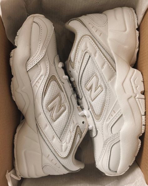 N Shoes New Balance, New Balance 452 Outfit, Drip Clothes, New Balance 452, Chunky Shoes, Dad Shoes, White Sneakers Women, Hype Shoes, Shoe Inspo