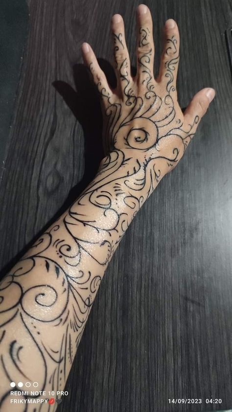 Fayre Hand Tattoo, Acotar Bargain Tattoo, Acotar Tattoos Feyre Hand, Feyre Arm Tattoo Acotar, Ryshand Tattoo, Acotar Rhysand Tattoo, Womens Arm Sleeve Tattoo Ideas, Feyre Bargain Tattoo, Arm And Hand Tattoos For Women