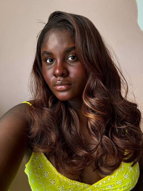 Brown Hair Dark Skin, Honey Brown Hair Color, Pelo Chocolate, Hair Color For Dark Skin, Reddish Brown Hair, Girl Hair Colors, Short Box Braids Hairstyles, Honey Brown Hair, Chocolate Hair