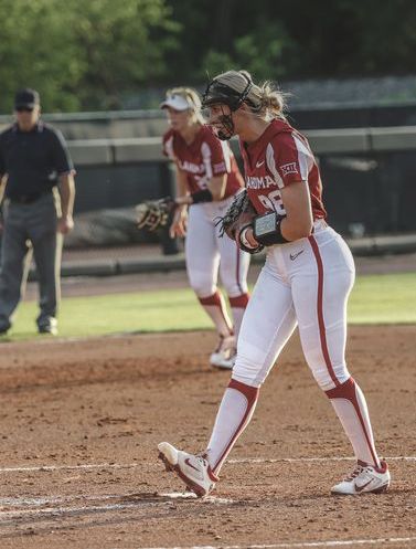 Fastpitch Softball Quotes, Softball Pictures Poses, Ou Softball, Oklahoma Softball, Softball Photography, Sports Quotes Softball, Softball Photos, Softball Uniforms, Softball Drills