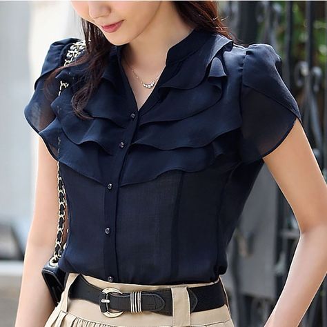 f337d999d9ad116a7b4f3d409fcc6480desc45173998ri Women Chiffon Blouse, Fashion Hacks, Chiffon Shirt, Beautiful Blouses, Chiffon Blouse, Mode Inspiration, Casual Blouse, Quotes Funny, Friends Quotes