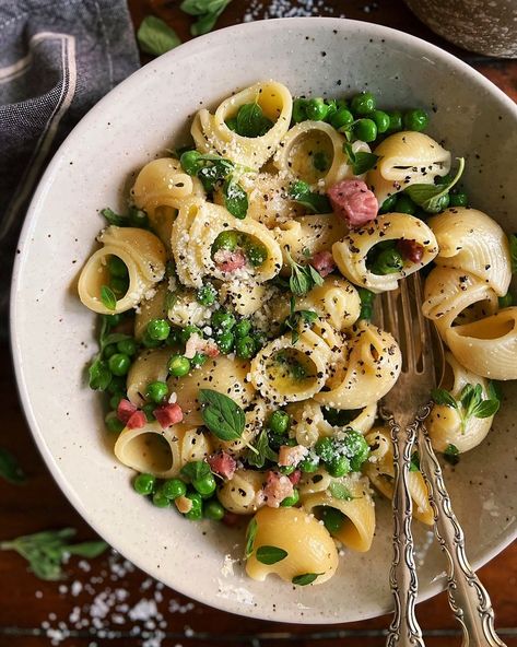 Pea Pasta, Crispy Pancetta, Fresh Peas, Creamy Pasta Dishes, Another Day, I Love Food, Pasta Dishes, Black Pepper, Treat Yourself