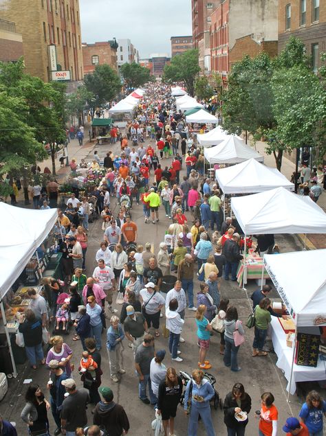 Des Moines Farmers Market....Best farmers market Ever!! Winter Markets, Market Setup, Weekend Market, Market Square, My Kind Of Town, Des Moines Iowa, Summer Plans, Farmers Markets, Cedar Rapids