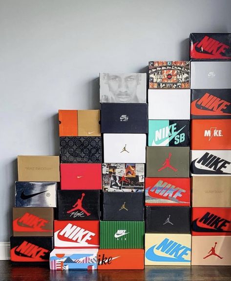 Jordan Shoes Wallpaper, Shoe Box Design, Michael Jordan Art, Nike Flight, Air Max Plus Tn, Art Biz, Sneakers Nike Air Max, Collage Art Projects, Custom Nike Shoes