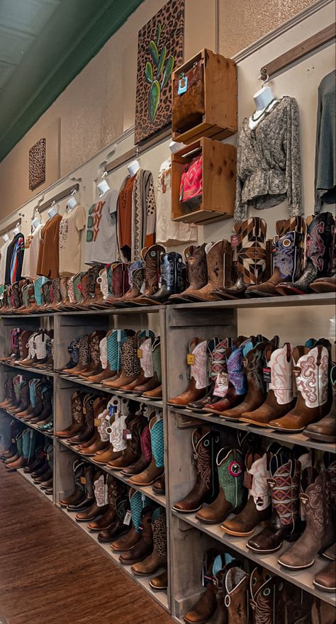 Cow Widget, Farm Store Ideas, Boutique Western, Cowboy Store, Gear Room, Cute Cowgirl Boots, Texas Farm, Cute Cowgirl Outfits, Tack Store