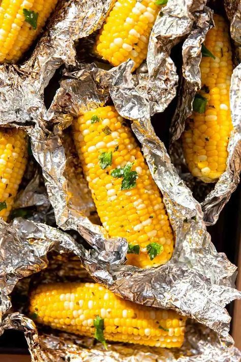 Fresh Corn On The Cob, Clean Eating Couple, Grilled Corn Recipes, Summer Grill, Grilled Corn On The Cob, Rasa Malaysia, Garlic Herb Butter, Garlic Recipes, Summer Grilling