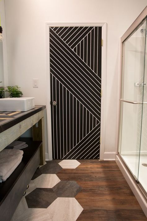 Geometric Bathroom Door with painter's tape.  Paint a pattern.  Modern Bathroom Makeover Painting Doors Creative, Room Door Painting Ideas Creative, Bathroom Door Ideas Modern, Door Painting Ideas Creative, Door Paint Design, Painters Tape Design Wall, Bathroom Door Decor, Door Painting Ideas, Bathroom Door Ideas