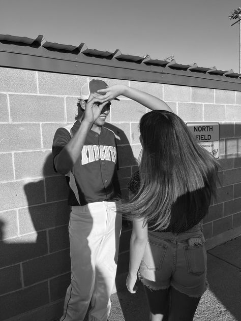 black and white, cute couple pictures Boyfriend Photoshoot, Baseball Boyfriend, Baseball Couples, Couple Baseball, Football Girlfriend, Me And Bae, Baseball Boys, Boyfriend Goals, Hair Inspiration Color