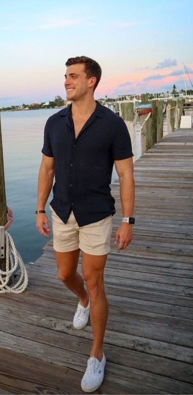 Here’s 5 Guide to help you Dress appropriately and stylishly for various types of dates. Mens Beach Outfits, Types Of Dates, Vacation Outfits Men, Beach Outfit Men, Men's Summer Outfit, Florida Outfits, Trending Clothes, Guys Fits, Mens Shorts Outfits