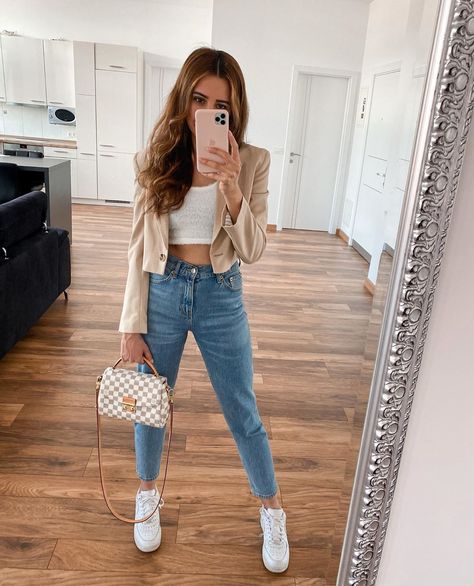 Crop Blazer Outfit, Cropped Blazer Outfit, Blazer Outfits Casual, Off Duty Outfits, Blazer Outfits For Women, Minimal Outfit, Yes Or No, Crop Top Outfits, Blazer Outfits