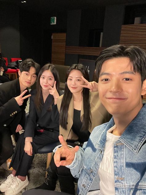 Park Solomon Updates on Twitter: "WE GOT OT4 FIRST SELCA!🤩 ©️Netflix #ParkSolomon #ChoYihyun #ParkJihoo #YoonChanyoung #AllOfUsAreDead… " Park Solomon Wallpaper Cute, Park Solomon, All Of Us Are Dead, Best Zombie, Best Kdrama, Korean Drama Stars, Korean Best Friends, Korean Drama Best, Kdrama Actors