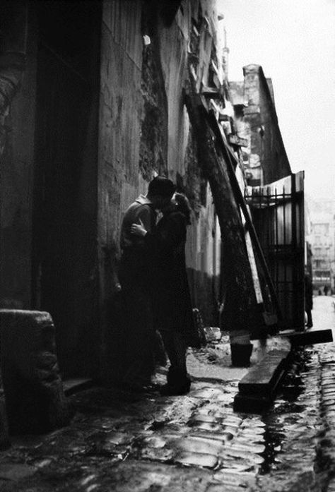 Lovers, Paris, 1950s jean-philippe charbonnier Paris 1950s, Mid Century Photography, 1950s Jeans, Vintage Kiss, Jean Philippe, Vintage Romance, French Photographers, Great Photographers, Photography Gallery