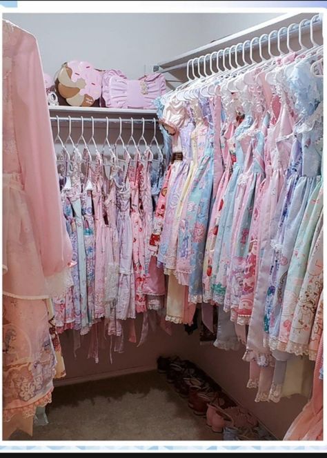 Closet Cute Aesthetic, Kawaii Walk In Closet, Kawaii Closet Organization, Pastel Closet, Kawaii Closet, Cutecore Room, Cute Closet, Big Closets, Closet Room