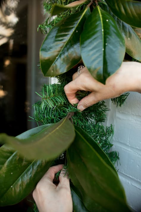 Garland With Magnolia Leaves, Fresh Magnolia Garland, Magnolia And Pine Garland, Magnolia Leaf Garland Christmas, Decorate With Magnolia Leaves, Diy Magnolia Garland Christmas Decor, Christmas Decorating With Magnolia Leaves, Magnolia Wreaths Diy, How To Make A Magnolia Garland