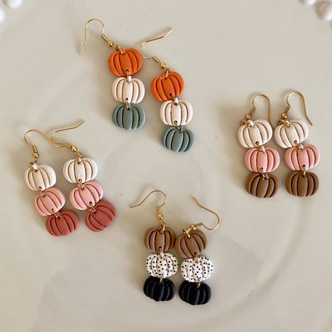 pumpkin polymer clay earrings. Light weight. hooks are 18K gold plated, nickel free. Polymer Clay Pumpkin Earrings Diy, Fall Polymer Clay Jewelry Ideas, Thanksgiving Earrings Clay, Clay Earrings Beginner, Fall Inspired Clay Earrings, Fall Earring Ideas, Polymer Clay Earrings Beginners, Diy Fall Jewelry, Pumpkin Polymer Clay Earrings