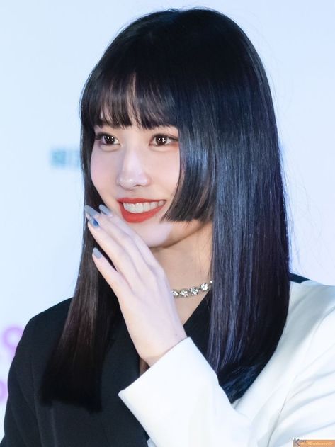 Momo Twice Hime Haircut, Hemi Haircut, Momo Hime Cut, Bangs Japanese, Japanese Bangs, Hime Haircut, Interesting Aesthetic, Black Hair Bangs, Hime Cut