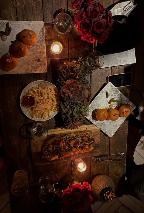 Feast Aesthetic, Christmas Fare, Medieval Feast, Basque Food, November Mood, Medieval Banquet, Hobbit Party, Medieval Recipes, Diner Table