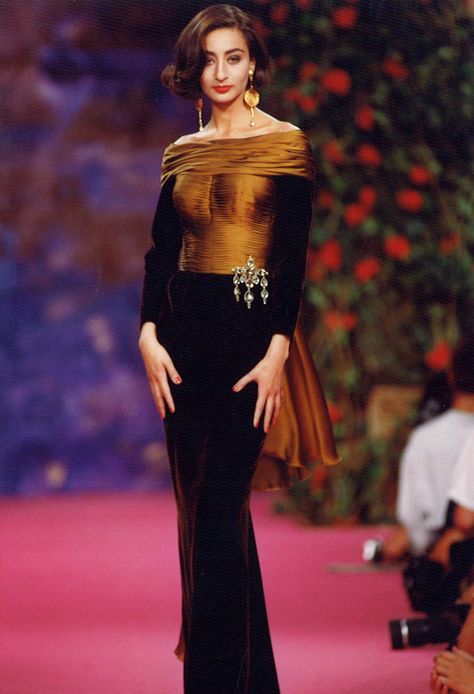 Christian Lacroix Haute Couture, Alissa Salls, 1990 Style, Fashion Haute Couture, Vintage Haute Couture, Fashion 1990s, Haute Couture Embroidery, 90s Runway Fashion, Christian Fashion