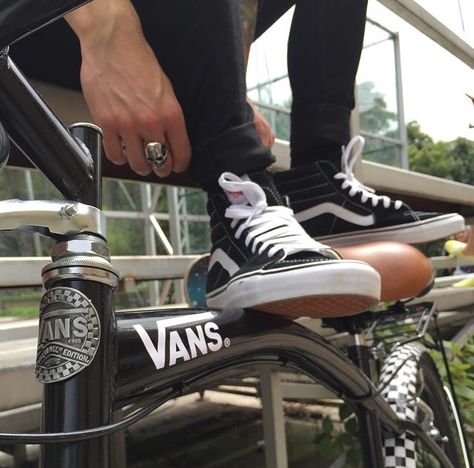 Vans bike Sneaker Plug, Sk8 Hi Vans, Urban Shoes, Vans Original, Vans Checkerboard, Vans Skate, Sneaker Art, Athletic Shoe, Vans Slip On