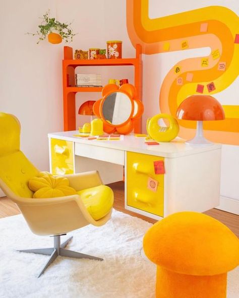 Groovy Bedroom, Groovy Interiors, Retro Room Ideas, 70s Room, Groovy Room, 70’s Decor, Orange Rooms, 70s House, 70s Interior