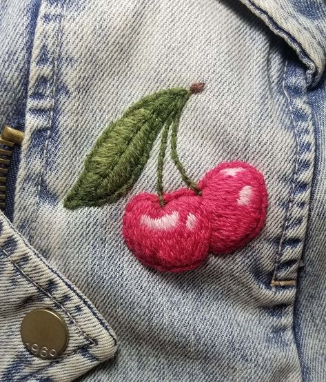 Long And Short Stitch, Tela, Sophie Long, Button Hole Stitch, Embroidered Patch Diy, Couching Stitch, Custom Embroidered Patches, Pink Stitch, Lazy Daisy Stitch