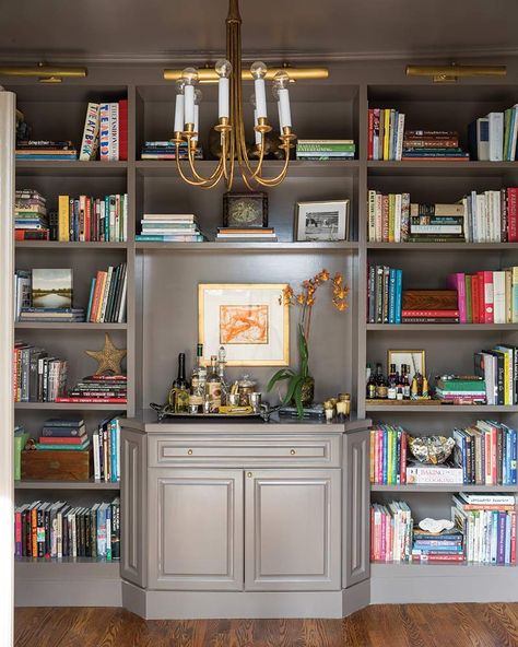 This Food Editor's Kitchen Is a Lesson in Small-Space Design - Cottage Journal Bar Bookcase, Bookshelf Bar, Low Country Homes, Library Bar, Blue And White Home, Bookshelf Wall, Bookcase Bar, Study Hall, Cottage Journal