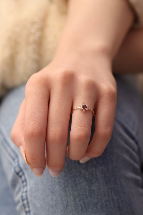 RINGS Pretty Rings Simple, Minimal Gold Ring, Rose Gold Ring Simple, Gold Jewels Design, Pretty Jewelry Necklaces, Minimal Ring, Gold Rings Simple, Lab Diamond Engagement Ring, Gold Rings Fashion