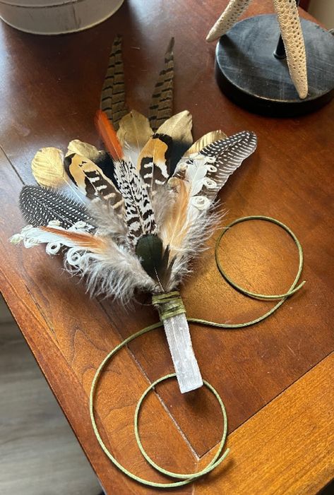 Prayer Fan  The feathers are large white goose feathers dipped in gold, two curly Nagorie goose feathers, two large Guinea Wing Quills, and smaller Guinea down feathers. Green leather string, wrapped around a wand of Selenite to hold everything in place. Each is made upon order.  Includes a 12-page booklet on the history of smudging around the world. Please visit our website at : www.mizztizzysweedsandseeds.com Feather Wands Smudging, Feather Fan Diy, What To Do With Feathers, Feather Art Projects, Smudge Sticks Diy, Feather Smudge Fan, Smudging Sage, Cinnamon Broom, Feather Wand