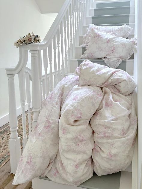 Shabby Chic Ikat Bedding, Patty Smith, Shabby Chic Aesthetic, Lines Abstract, Romantic Shabby Chic, Rachel Ashwell, Autumn Winter 2024, Shabby Chic Homes, Luxury Linen