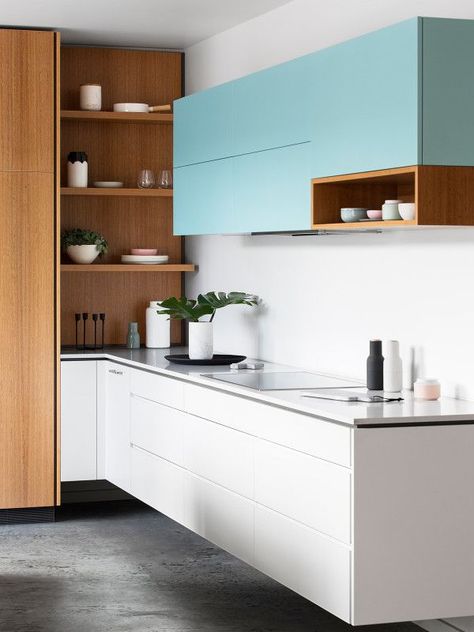 Cantilever — The Design Files | Australia's most popular design blog. Model Dapur, Kabinet Dapur, Mid Century Modern Kitchen, Green Kitchen, The Design Files, Minimalist Kitchen, Kitchen Sets, Design Case, Kitchen Style