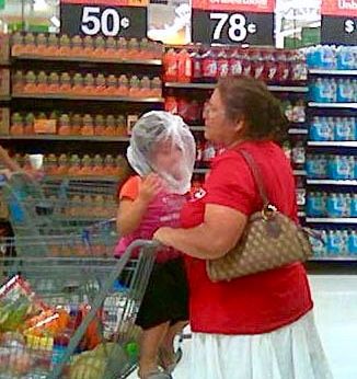 People at Wal Mart ... Here's another kid with a plastic bag over the head! Are they trying to get rid of their kids?! Funny Walmart Pictures, Walmart Kids, Walmart Pictures, Funny People Pictures, Bad Parents, Crazy Outfits, Parenting Fail, Parenting Skills, Funny Happy