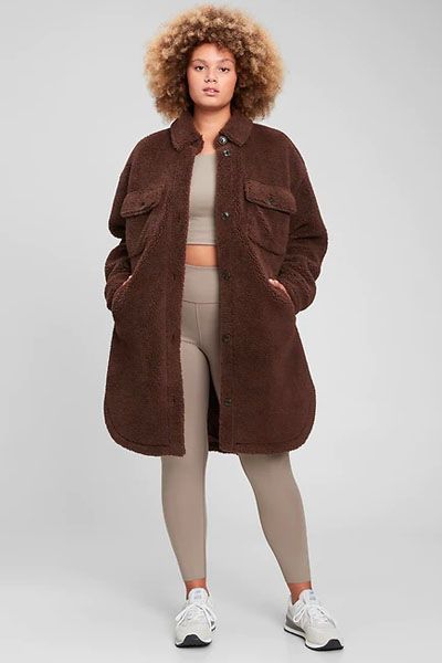 Ah, the shacket. The breakout trend that's on our wishlists if not already in our closets. Here are 7 ways to style yours: #shacketoutfit #shackettrend #falloutfitideas #warmoutfits #falloutfitinspo #falltrends #shacketoutfitideas Teddy Shacket Outfit, Brown Shacket Outfit, Oversized Shacket Outfit, Sweater And Jeans Outfit, Tweed Shirt, Shacket Outfit, Oversized Shacket, Vibrant Outfits, Leather Shirt