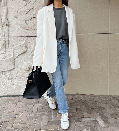 Aime Leon Dore New Balance, Best New Balance, Museum Of Peace And Quiet, Vintage 501 Jeans, White Top Jeans, New Balance Style, New Balance Outfit, Long Black Coat, Sweater Maxi Dress