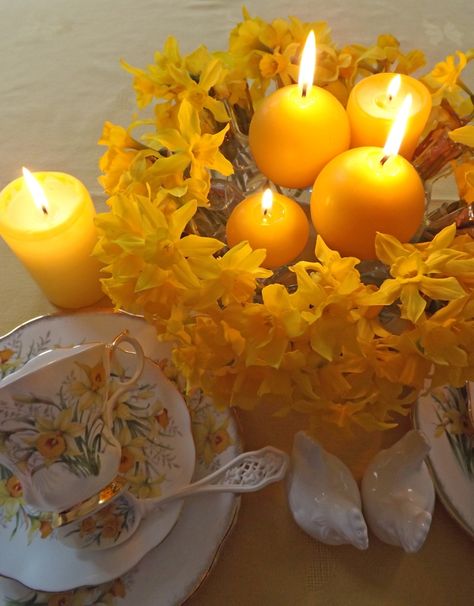 Circle Vase, Romantic Candle, Velas Candles, Candle Obsession, Yellow Candles, Mushroom Cultivation, Home Air Fresheners, Candle In The Wind, Romantic Candles