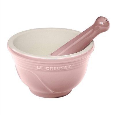 Pink Kitchen Appliances, Penyimpanan Makeup, Cocina Shabby Chic, Pastel Kitchen, Le Creuset Cookware, Mortar Pestle, Le Creuset Stoneware, Gadgets Kitchen Cooking, Entertaining Kitchen