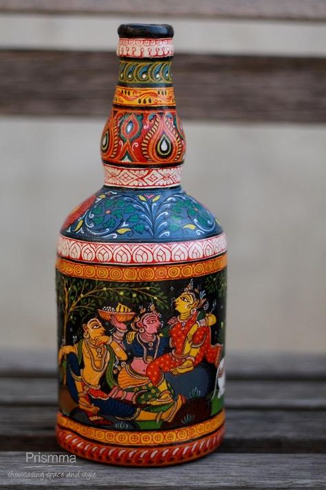 handicraft swati57 Lord Krishna Lippan Art, Traditional Pot Painting, Lippan Art On Bottle, Unique Bottle Art, Bottle Art Ideas, Bottle Paintings, Bottle Art Projects, Lord Jagannath, Bengali Art