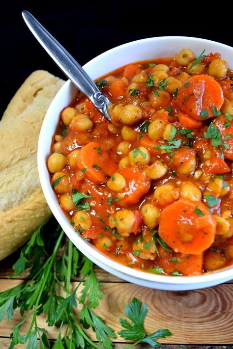 I’m getting so excited that summer is coming to an end! No, really, I am!  Not only for the reason that I don’t like the heat, but because I can start making soups and stews again.  Check out this Vegan… Chickpeas Stew, Vegan Diner, Vegan Chickpea Recipes, Rich Roll, Vegan Stew, Vegan Chickpea, Chickpea Soup, Chickpea Stew, Chick Pea