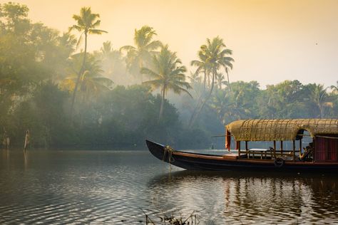 The Top 20 Travel Destinations For 2020 Alleppey Boat House, House Boat Kerala, Luxury Houseboats, South India Tour, Kerala Backwaters, Kerala Tourism, Mount Washington, Breathtaking Places, India Tour