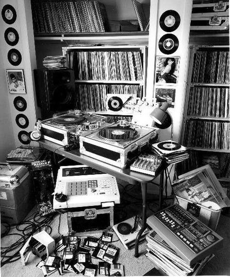 Beat creator Dj Setup, Real Hip Hop, Vinyl Collection, Dj Booth, Record Players, Record Collection, Dj Equipment, Dj Music, Hip Hop Culture