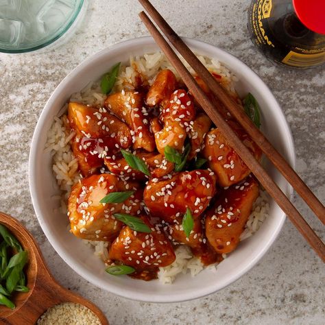 Instant Pot Sesame Chicken Chinese Chicken Recipes, Sesame Chicken Recipe, Takeout Food, Diner Recept, Chinese Chicken, Asian Chicken, Sesame Chicken, Chicken And Rice, Orange Chicken