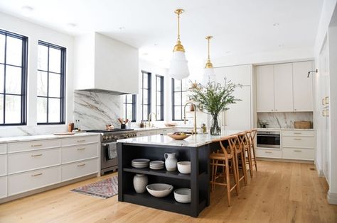 Designer Stephanie Freeman’s own kitchen featuring stunning Eureka Danby marble from Vermont. Photo: PARLR Brand Studio  @parlrbrandstudio Danby Marble Kitchen, Danby Marble, Color Marble, Brand Studio, Stunning Kitchens, Kitchen Marble, Residential Interior Design, Marble Colors, Modern Traditional