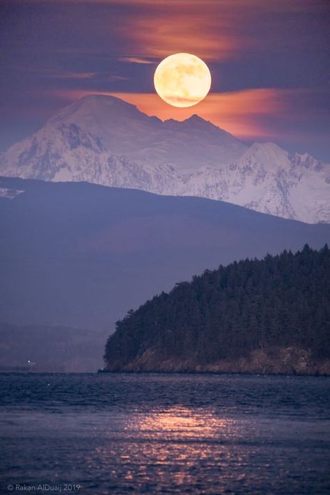 Our dear Mt. Baker of the Cascades. Photo by Rakan Alduaij Mt Baker Washington, Puget Sound Washington, Live Earth, Mount Baker, Mt Baker, Evergreen State, Dream Vacations Destinations, Majestic Mountains, Puget Sound