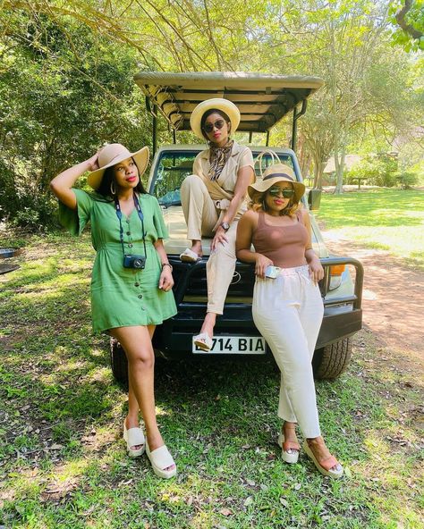 Safari Game Drive Outfit Women, Game Drive Outfits Women, Game Drive Safari Outfits Women, Safari Look Outfits, Safari Outfit Women, Africa Safari Clothes, Ape Escape, Safari Clothes, Safari Vacation